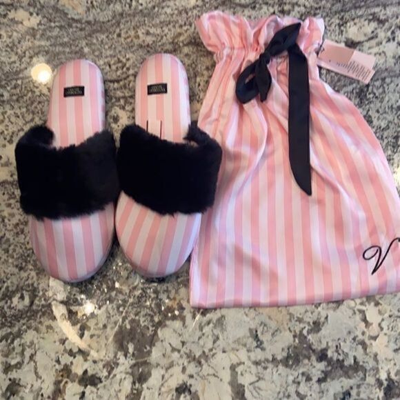 𝅺VICTORIA’S Secret house shoes‎ - Picture 1 of 5